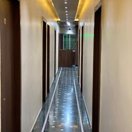 Shivam Hotels Калькутта Экстерьер фото