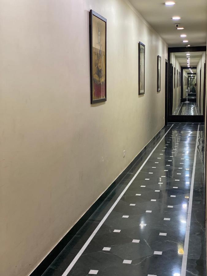 Shivam Hotels Калькутта Экстерьер фото