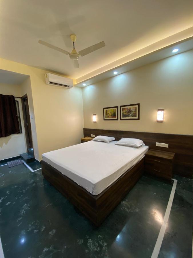 Shivam Hotels Калькутта Экстерьер фото