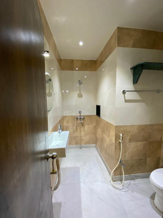 Shivam Hotels Калькутта Экстерьер фото