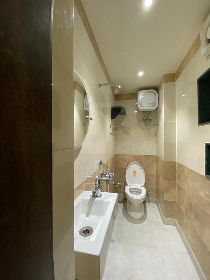 Shivam Hotels Калькутта Экстерьер фото