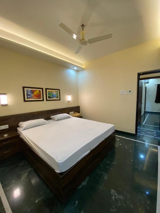 Shivam Hotels Калькутта Экстерьер фото