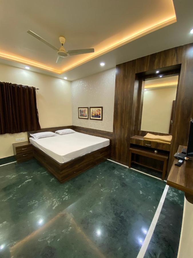 Shivam Hotels Калькутта Экстерьер фото