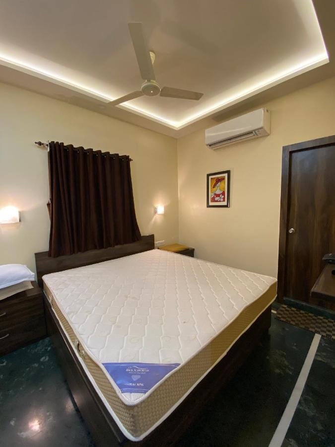 Shivam Hotels Калькутта Экстерьер фото